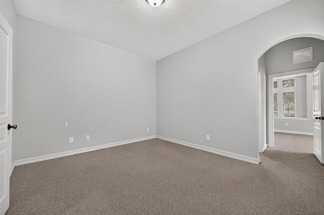 Building Photo - 8602 Two Sisters Ct