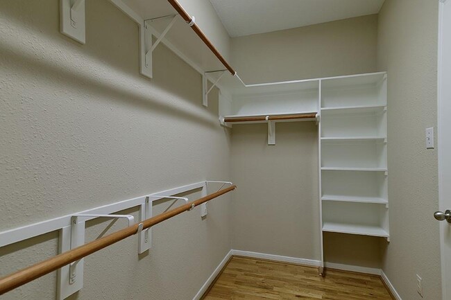Building Photo - 35 Ebony Oaks Pl