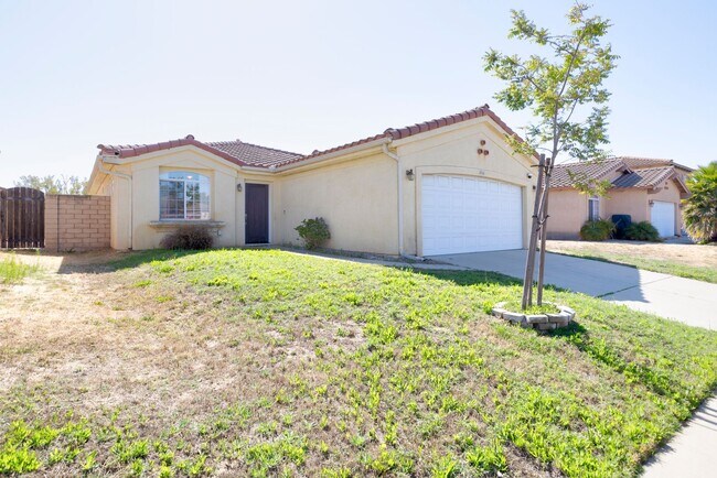 Building Photo - Schedule a tour today for a BEAUTIFUL 3-Be...