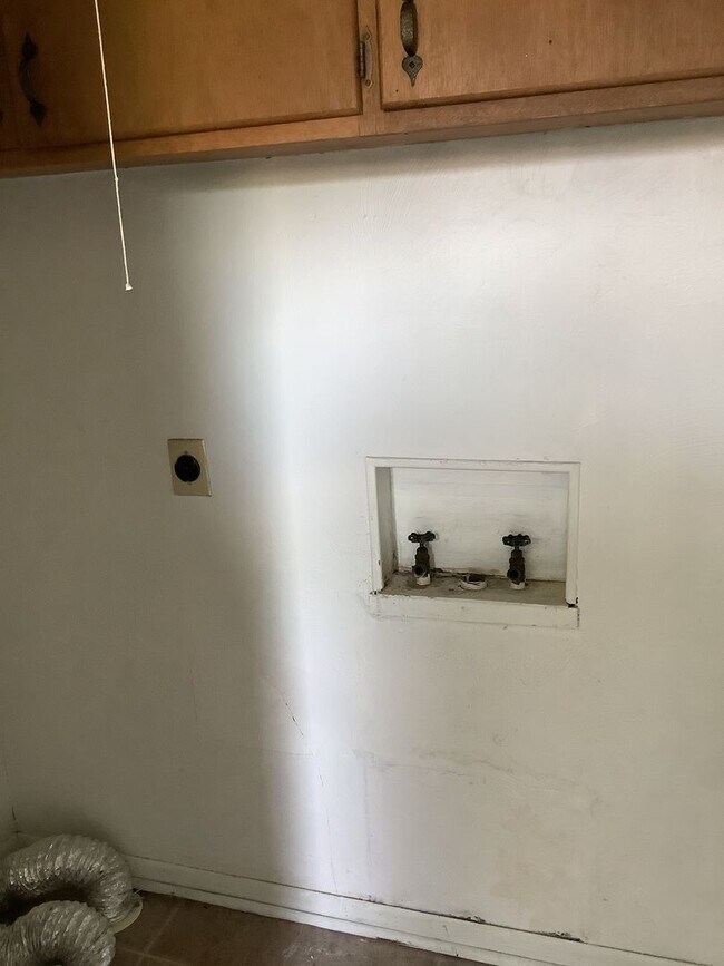 Building Photo - 601/603 N Belview Ave