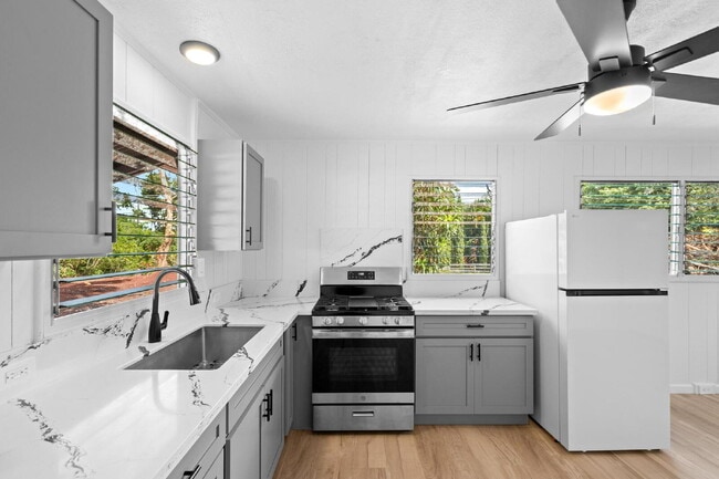 Building Photo - Available Now! Studio for rent in HPP!