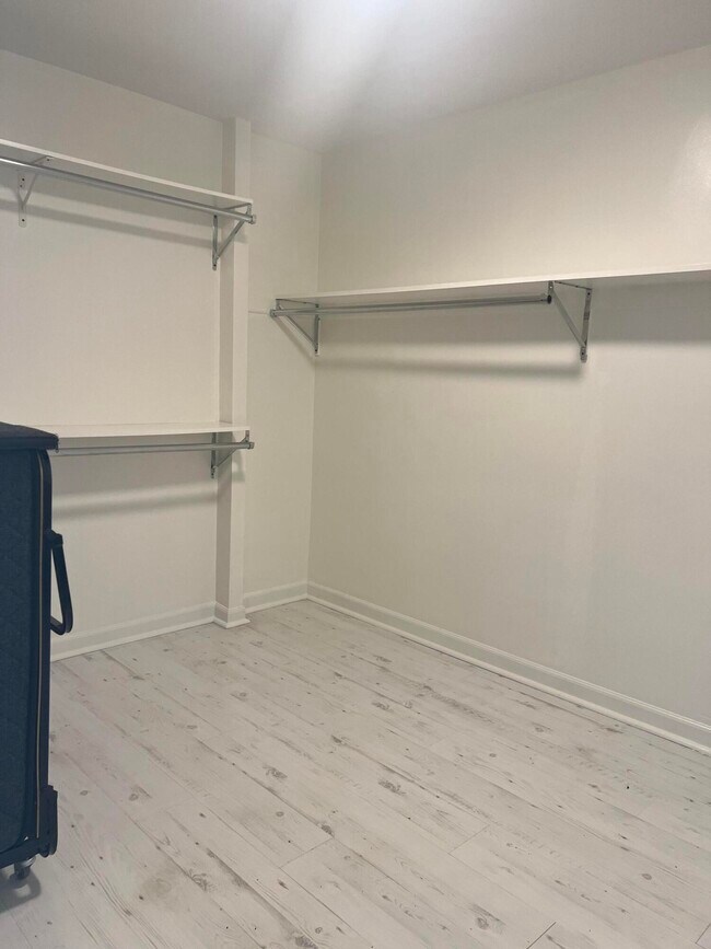 Building Photo - 136 Yacht Club Dr