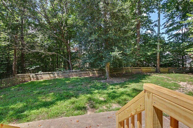 Building Photo - 151 Country Club Dr