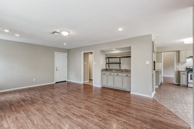 Building Photo - Great house in great neighborhood