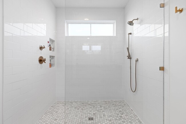 Building Photo - Luxury Rental in the Heart of the Rose District