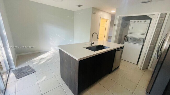 Building Photo - 778 SW 107th Ave