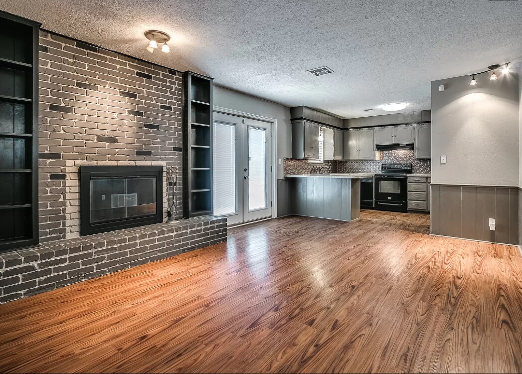Building Photo - 332 Collier Dr