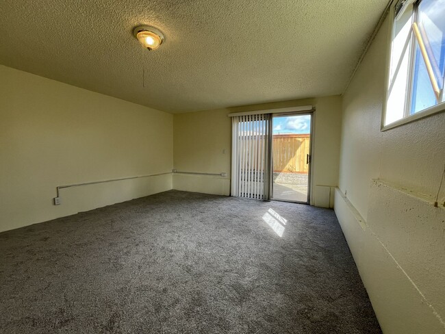 Building Photo - Spacious 3 Bedroom with Bonus Living Area, Patio & Built in Fireplace