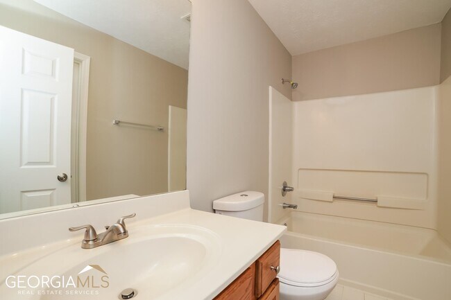 Building Photo - 878 Glynn Oaks Dr