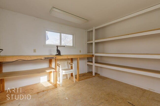 Building Photo - 4 Bedroom 2.5 Bath Home in Creekside Village