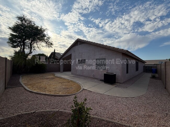 Building Photo - 15847 W Saguaro Ln