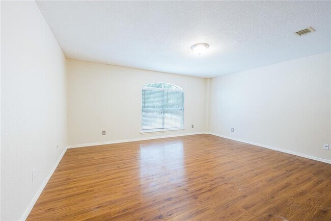 Building Photo - 1010 Laurelleaf Dr