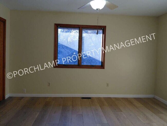 Building Photo - 587 Maryland Ave NE