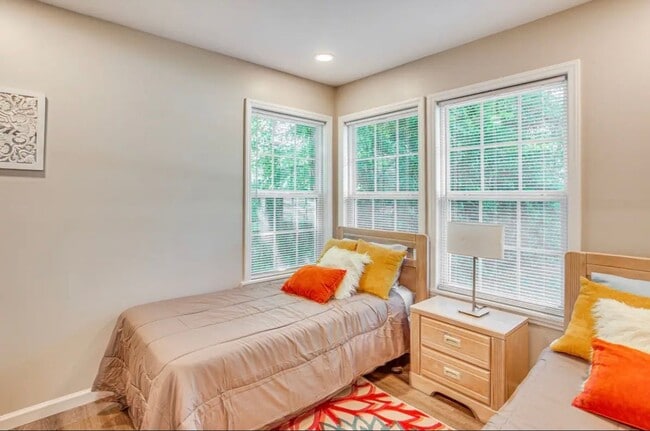 Building Photo - 208 E Columbus St