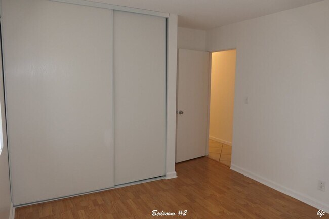 Building Photo - 466 E Molino Rd