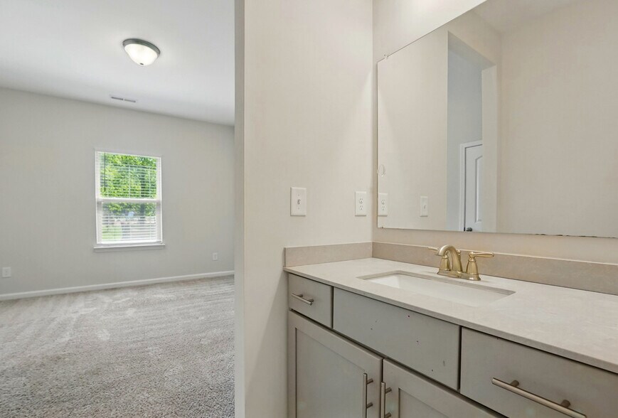 Building Photo - Room in House on Creek Bend Edge Ct