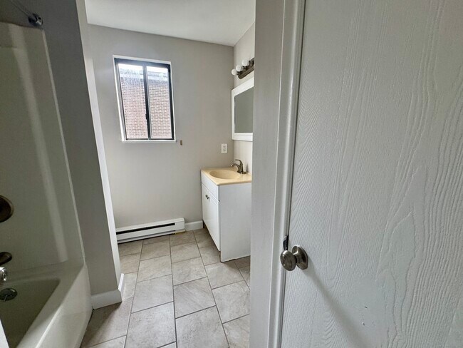 Building Photo - 70 Weber St