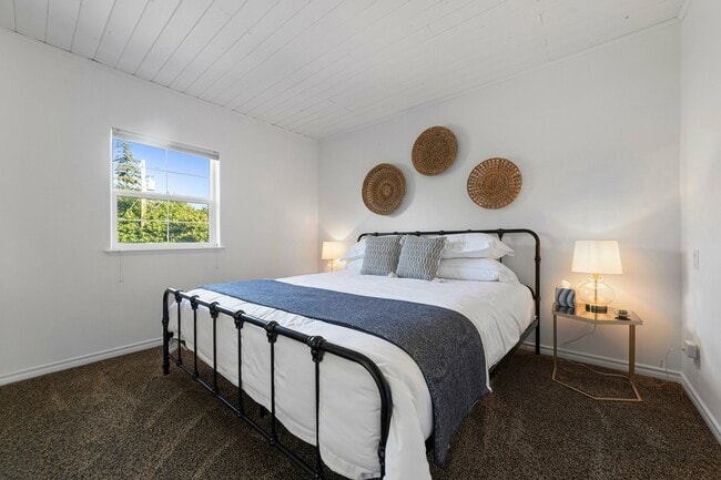 Building Photo - 4825 Sucia Dr