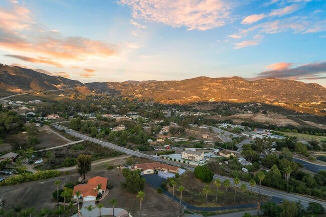 Building Photo - 14552 Skyline Truck Trail