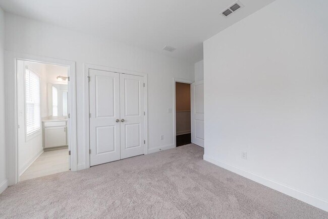 Building Photo - 510 Healy Dr