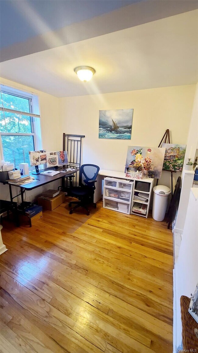 Building Photo - 66-15 Thornton Pl