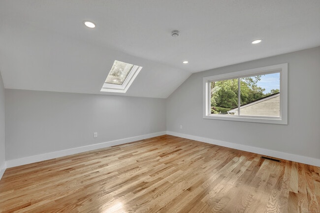 Building Photo - 103 Sprucedale Dr