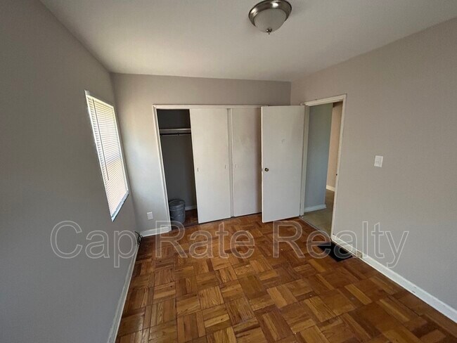 Building Photo - 107 N Hampton Rd