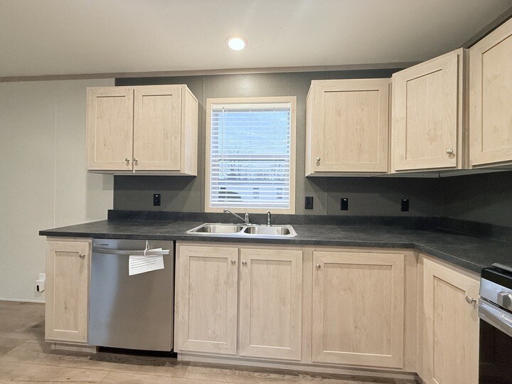 Building Photo - 29752 Jamestown Dr