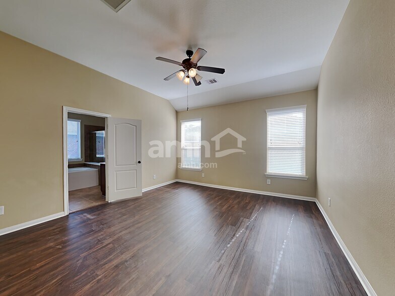 Building Photo - 6815 Hunters Way Ln