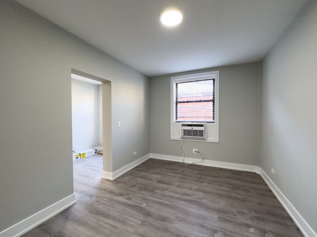 Building Photo - 545 W Belmont Ave