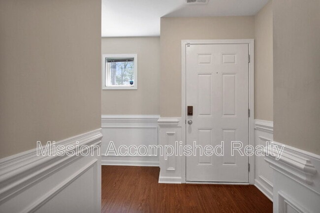 Building Photo - 2644 Middle Br Bnd