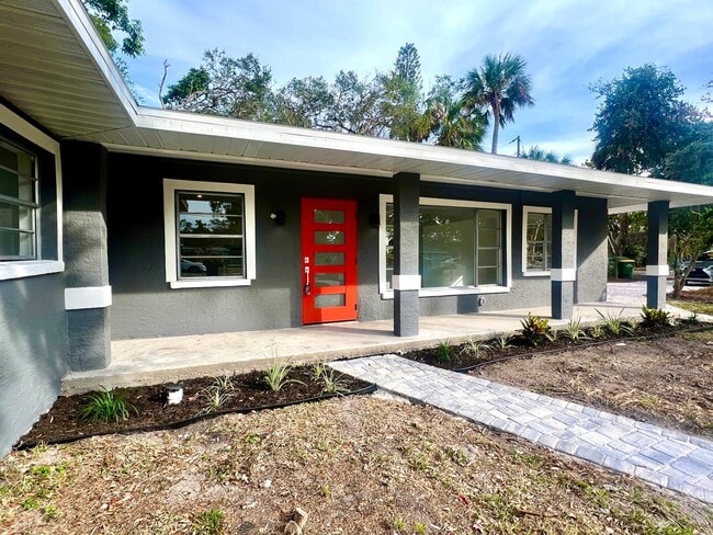 Building Photo - 2406 Cocoanut Ave