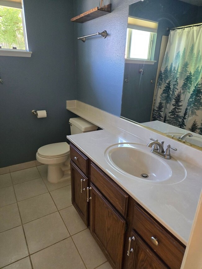 Building Photo - Pet Friendly solar home!