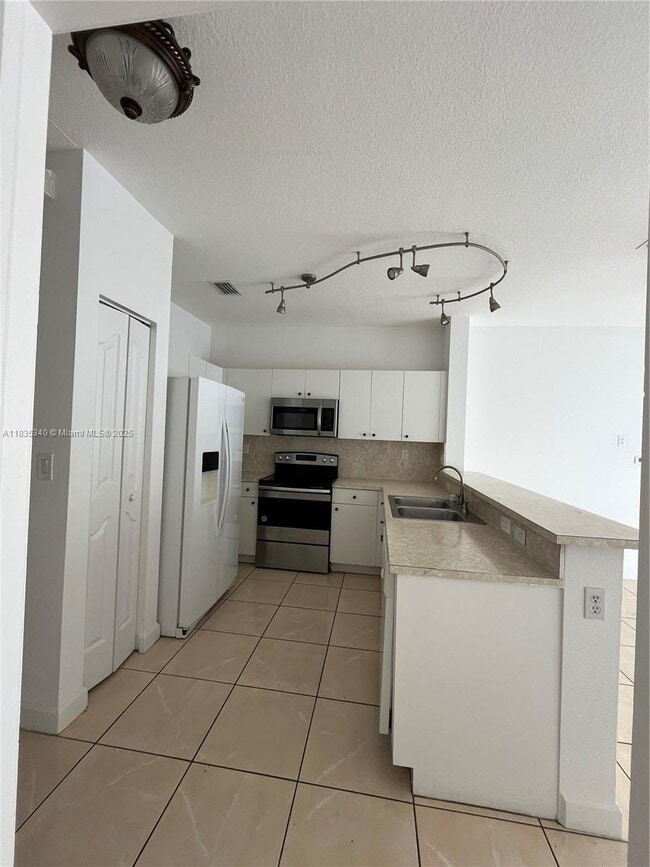 Building Photo - 8320 SW 150th Ave