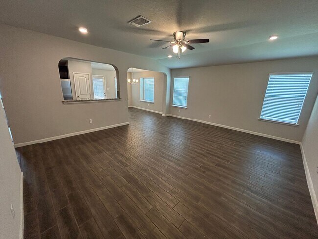 Building Photo - 3/2/2 in Avery Park / Fridge Included  / W...
