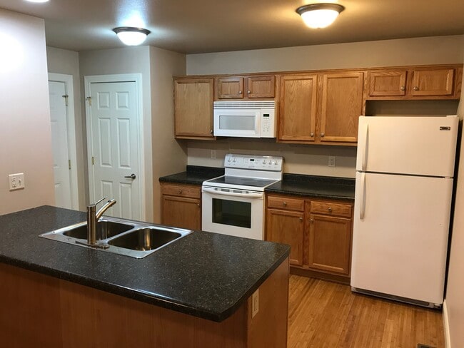 Kitchen - 103 Scenic Dr