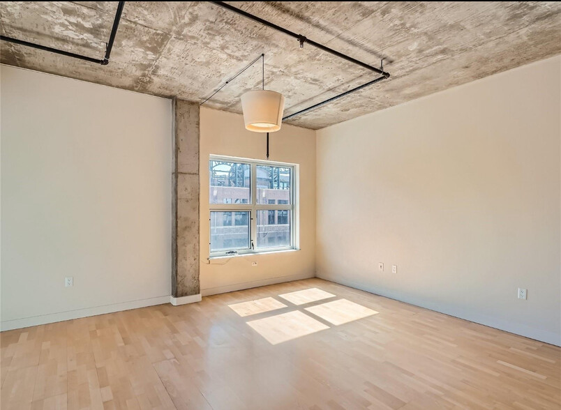 Building Photo - 2229 Blake St