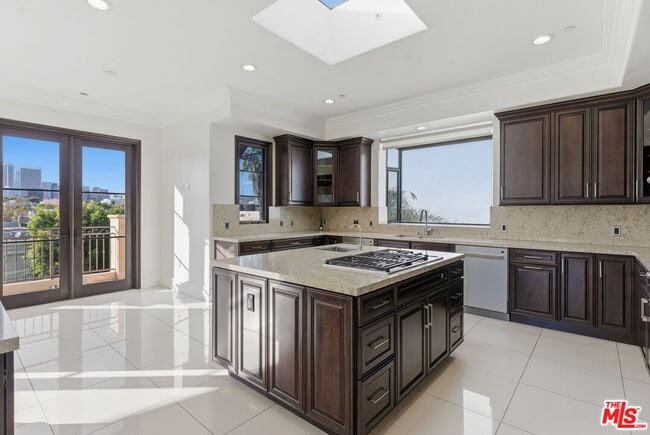 Building Photo - 462 S Maple Dr