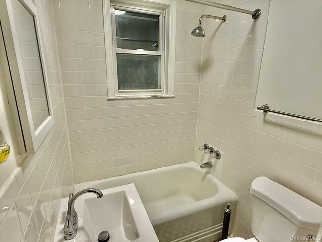 Building Photo - 137 Lake Ave