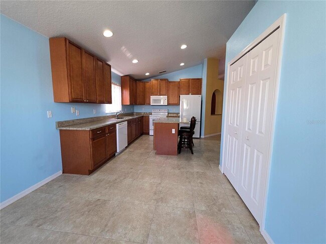 Building Photo - 2076 Newtown Rd