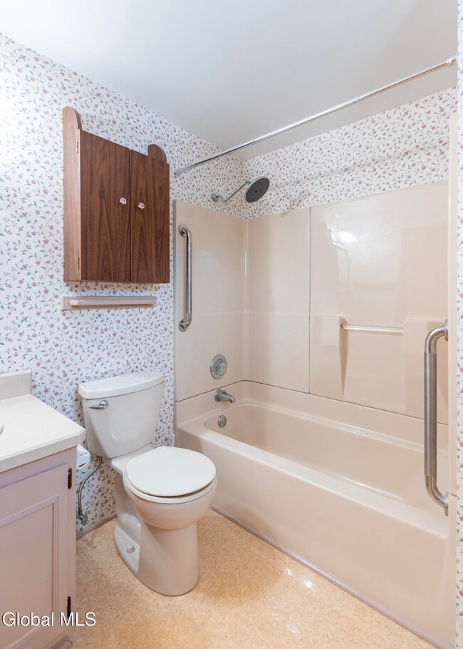 Building Photo - 43 Commons Dr