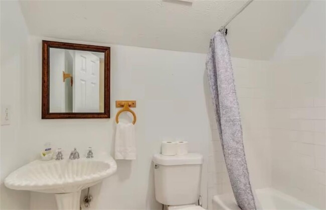 Building Photo - 1408 Aramore Dr SE