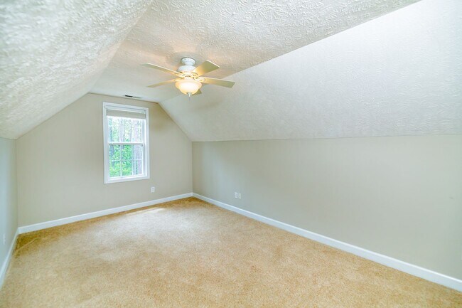 Building Photo - 10 Hampshire Ln