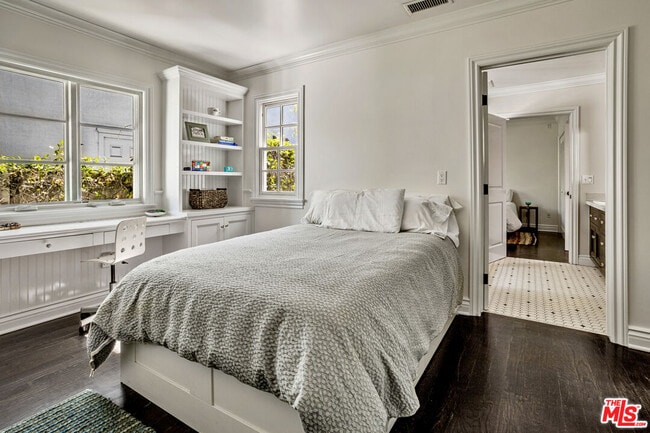 Building Photo - 4537 Agnes Ave