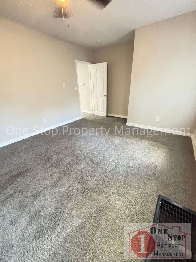 Building Photo - Beautiful 3 Bedroom 2 Bathroom in Kansas C...