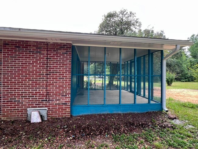 Building Photo - 5246 Old River Rd