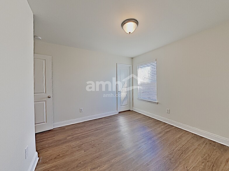 Building Photo - 4905 Canyon Creek Way