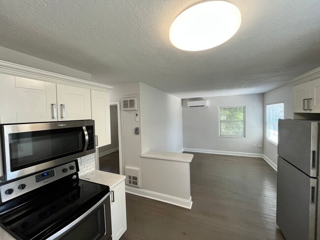 Building Photo - Above Detached Garage 1/1 in Colonialtown North