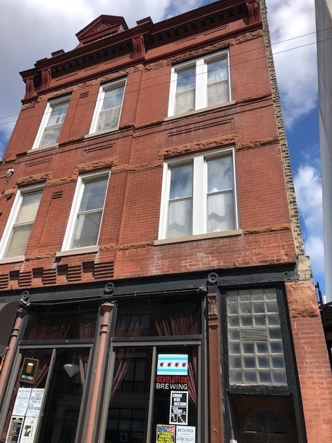Building Photo - 753 W Schubert Ave