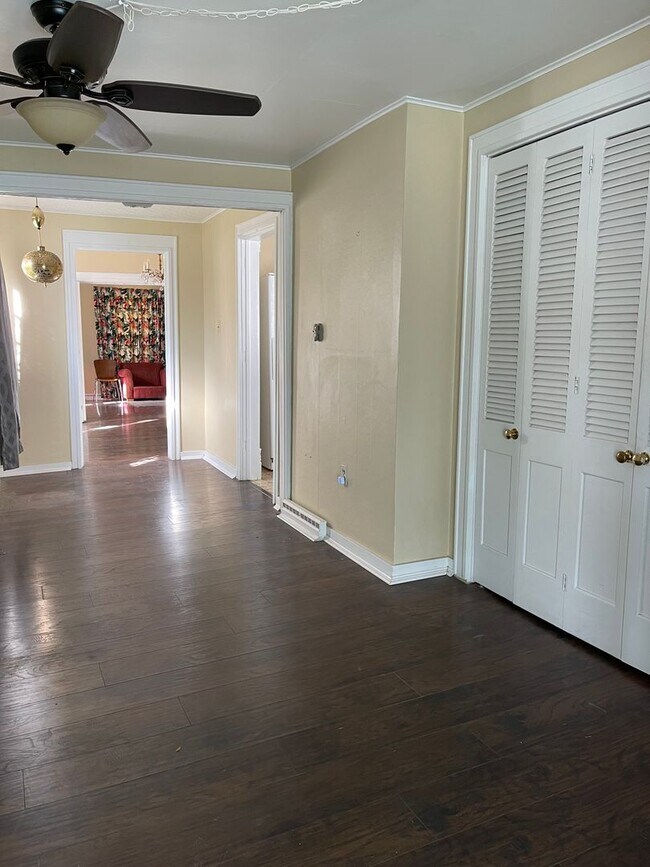 Building Photo - Nice 3 Bedroom Home near Downtown